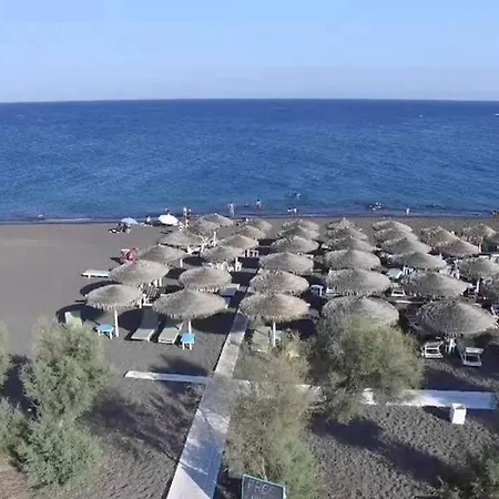 Beachfront Apartment Perissa (Santorini)