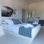 Beachfront * Perissa (Santorini)