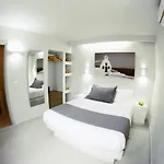 Beachfront Apartament Perissa (Santorini)