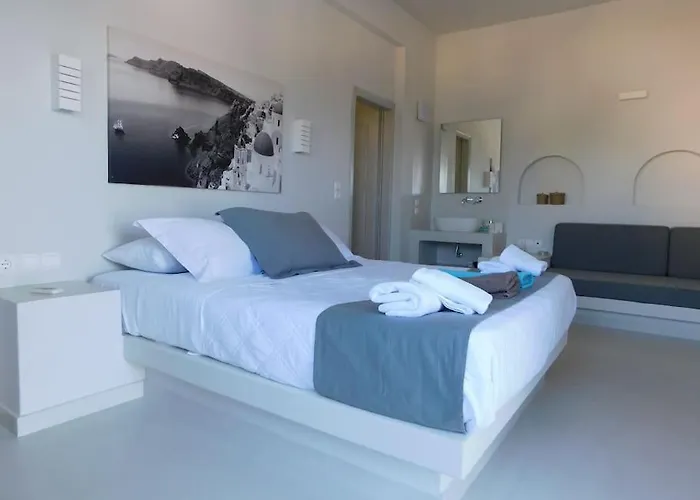 Beachfront * Perissa (Santorini)